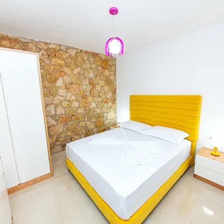 Santa Oliva Apartment Ksamil