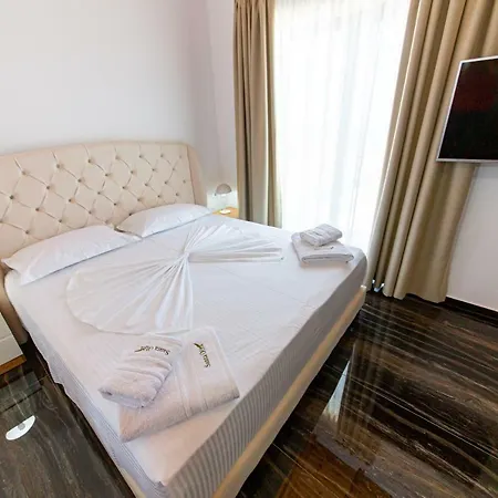 Santa Oliva * Ksamil