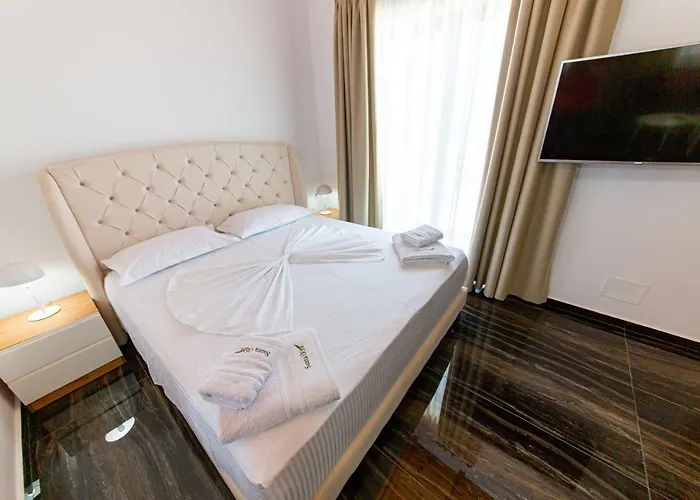 Santa Oliva * Ksamil